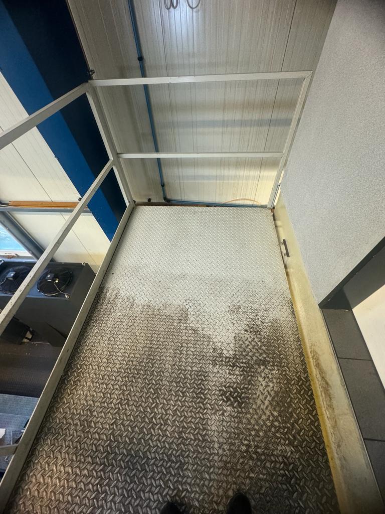 Hallenreinigung